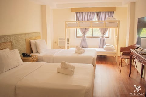 Standard Room | In-room safe, desk, iron/ironing board, bed sheets