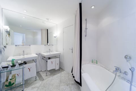 Superior Double or Twin Room | Bathroom | Designer toiletries, hair dryer, bathrobes, slippers