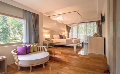 Chalet Suite | In-room safe, desk, blackout drapes, iron/ironing board