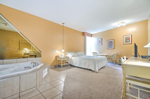 Suite, 1 Queen Bed, Non Smoking, Jetted Tub | Desk, rollaway beds, free WiFi