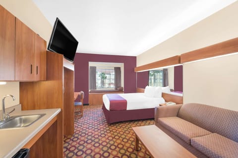 Suite, 1 Queen Bed | Desk, iron/ironing board, free WiFi, bed sheets