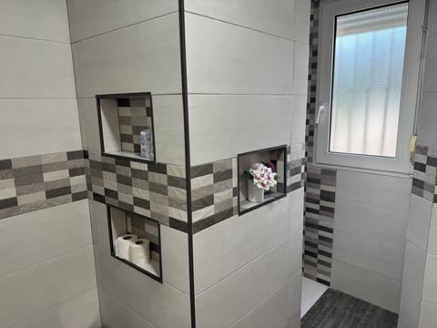 Superior Double or Twin Room | Bathroom | Free toiletries, hair dryer, towels