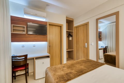 Executive Room, 1 Double Bed | Minibar, desk, soundproofing, free WiFi