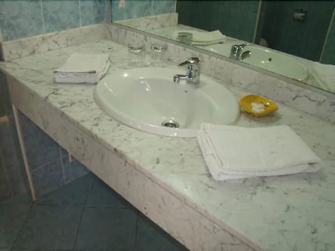 Bathroom sink