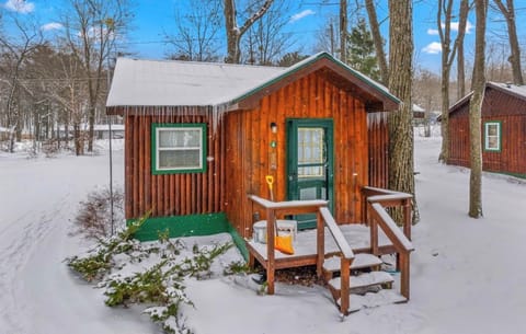 Cabin 4 is so cozy in the winter