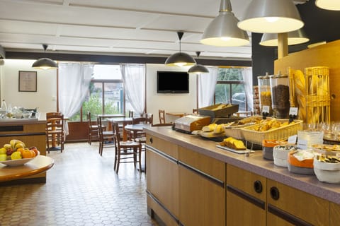 Daily buffet breakfast (EUR 10 per person)