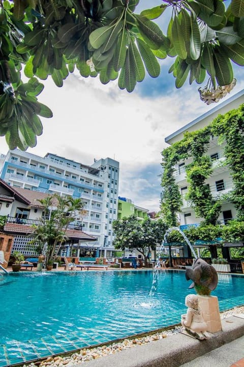 Outdoor pool, sun loungers