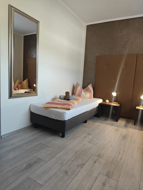 Classic Twin Room, Private Bathroom | Desk, laptop workspace, free WiFi