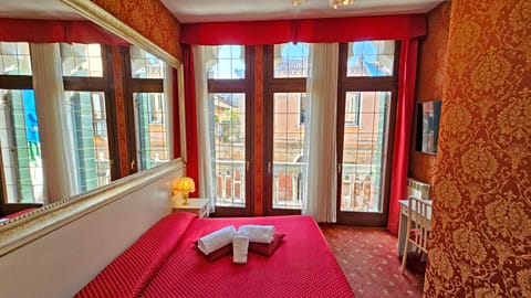 Superior Double or Twin Room, Canal View | Frette Italian sheets, premium bedding, in-room safe