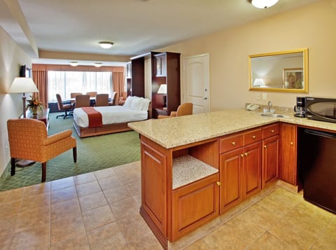 Suite, 1 Bedroom (Feature) | Premium bedding, down comforters, pillowtop beds, in-room safe