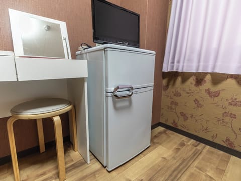 Single Room, Women only, Non Smoking, Shared Bathroom | Iron/ironing board, free WiFi