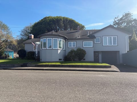 Front view of home.