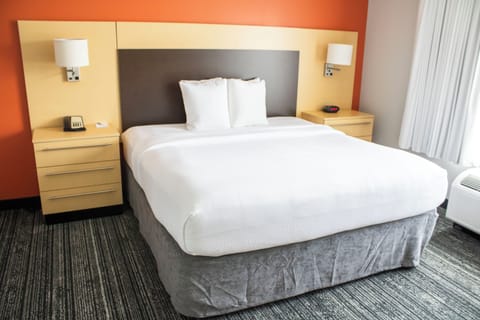 Suite, 1 Bedroom | Premium bedding, laptop workspace, iron/ironing board