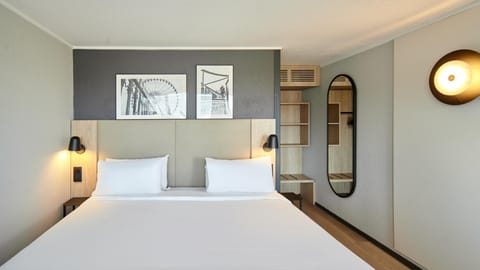 Superior Room, 1 King Bed | Premium bedding, desk, laptop workspace, blackout drapes