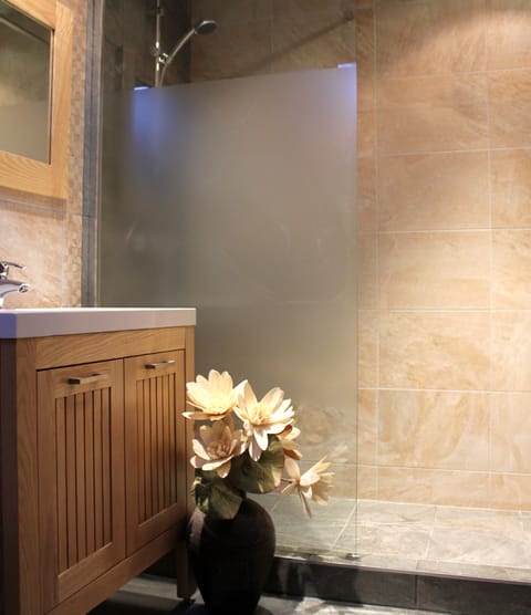 Family Suite (L'Orangerie) | Bathroom | Shower, hair dryer, towels