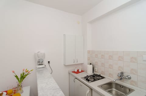 Studio, Balcony, Sea View | Private kitchenette | Electric kettle