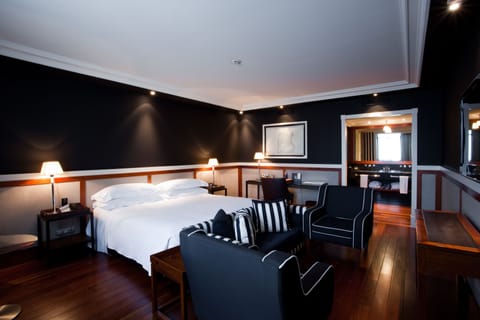 Premium Room | Premium bedding, minibar, in-room safe, desk