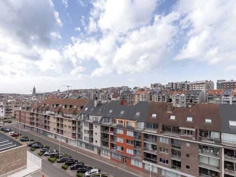 Building, Daytime, Urban Area, Window, Residential Area, City, Apartment, Town, Neighbourhood, Facade