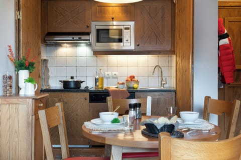 Suite hotel 2 people - Outdoor pool Mont Blanc view | Private kitchenette | Fridge, microwave, dishwasher, espresso maker