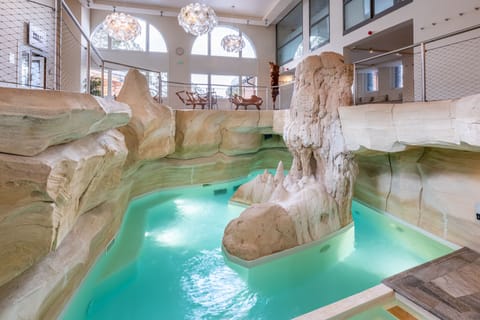 Indoor pool, 4 outdoor pools