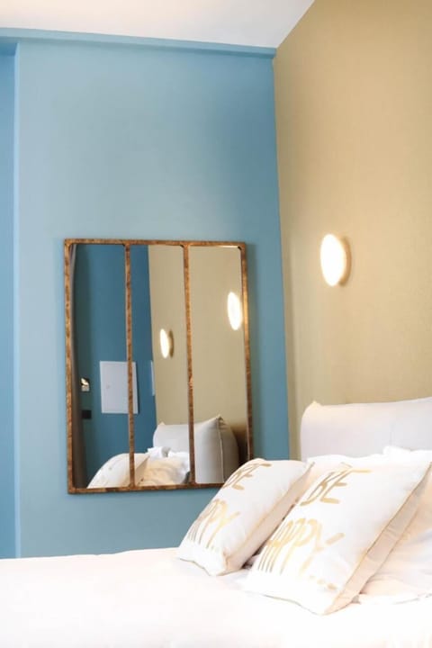 Premium bedding, in-room safe, desk, free WiFi