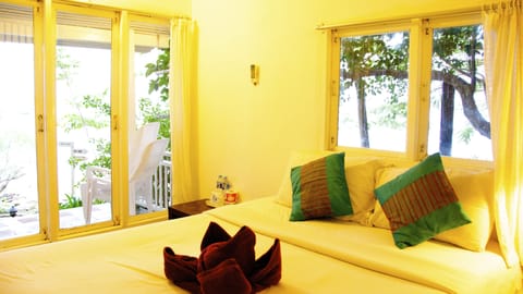 Seaview Cottage | Free WiFi, bed sheets