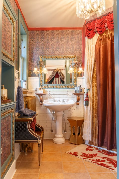Champagne Room | Bathroom | Free toiletries, hair dryer, bathrobes, towels