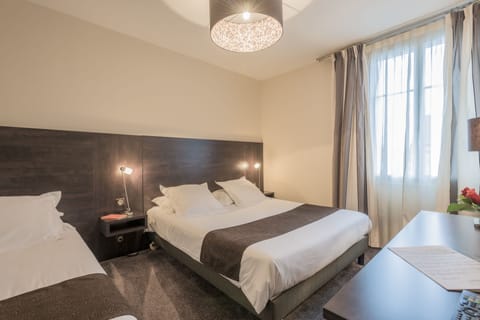 Comfort Double Room | Desk, soundproofing, free WiFi, bed sheets