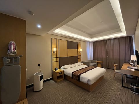 Business Double Room, City View | Minibar, in-room safe, desk, laptop workspace