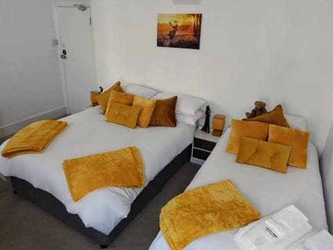 Suite, Ensuite (Double and Single Beds)