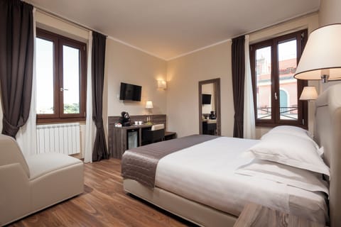 Superior Double Room | Premium bedding, minibar, in-room safe, desk