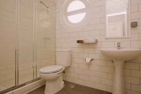 Twin Room | Bathroom | Shower, free toiletries