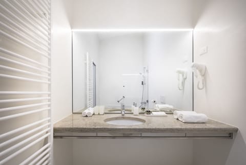 Combined shower/tub, free toiletries, hair dryer, bathrobes