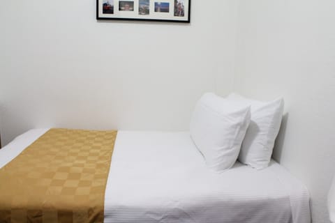 Deluxe Double Room, Shared Bathroom | Free WiFi, bed sheets