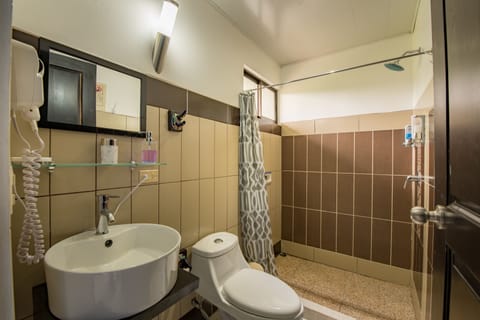 Superior Room (1 King Bed) | Bathroom | Shower, designer toiletries, hair dryer, towels