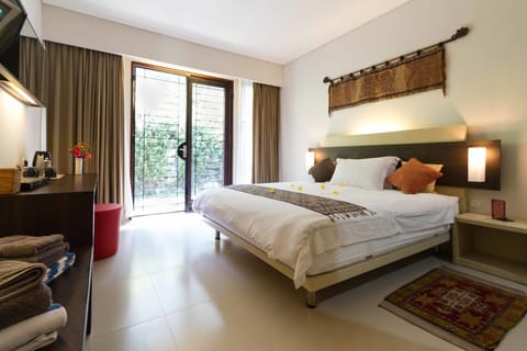 Deluxe Double Room, Garden View | Premium bedding, minibar, individually decorated, individually furnished