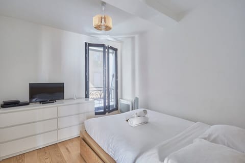 Apartment | 1 bedroom, laptop workspace, iron/ironing board, bed sheets