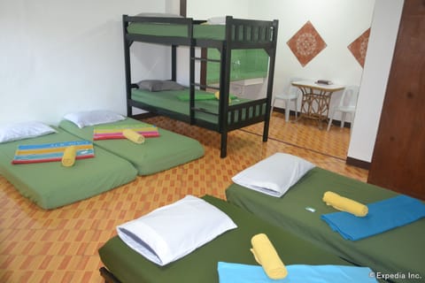 Family Room for 8 Pax | In-room safe, desk, rollaway beds, free WiFi