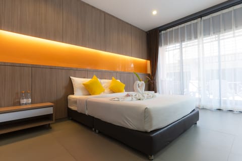 Superior Room, Queen Bed | In-room safe, free WiFi, bed sheets
