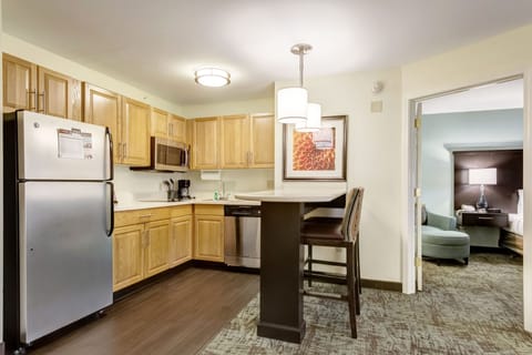 Suite, 2 Bedrooms, Kitchen (1 King, 2 Double) | Private kitchen | Fridge, microwave, stovetop, coffee/tea maker