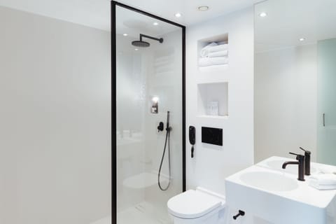 Junior Suite | Bathroom | Shower, designer toiletries, hair dryer, bathrobes