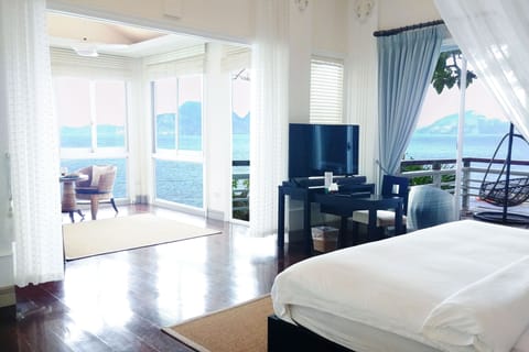 VIP Villa (Sea View) | In-room safe, laptop workspace, blackout drapes, free WiFi