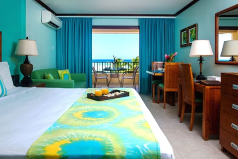 Deluxe Studio, 1 King Bed with Sofa bed, Sea View | In-room safe, individually decorated, individually furnished