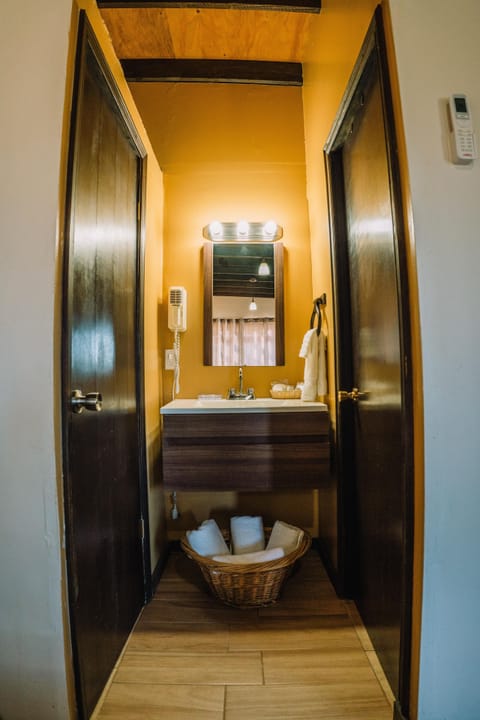 Standard Double Room | Bathroom | Shower, free toiletries, hair dryer, towels