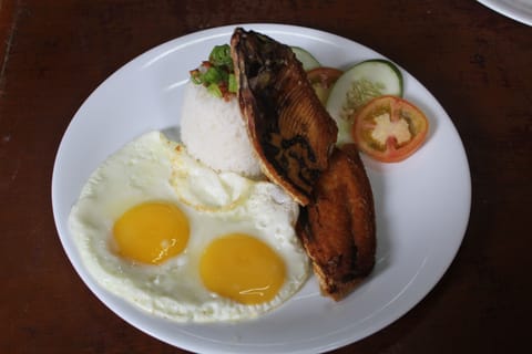 Daily cooked-to-order breakfast (PHP 250.00 per person)