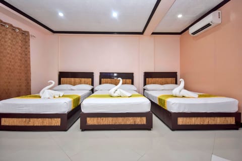Family Double Room | Minibar, in-room safe, desk, free WiFi