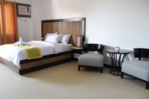 Premier Room, 1 Double Bed | Living area | Flat-screen TV