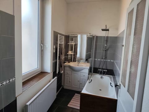 Family Twin Room, Ensuite (La Grenouille Blanche) | Bathroom | Hair dryer, towels, soap, shampoo