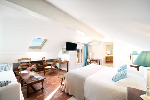 Deluxe Double Room, Terrace, Sea View | Premium bedding, minibar, in-room safe, desk