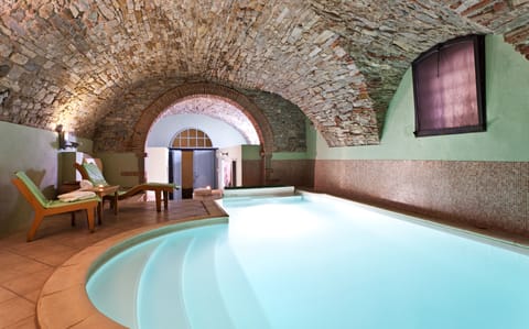 Indoor pool, seasonal outdoor pool, sun loungers
